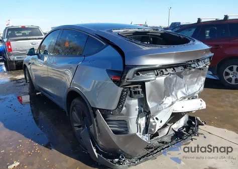 2026 Tesla Model Y Long Range Dual Motor All-Wheel Drive/Long Range Launch Series z USA, uszkodzony, nr VIN 7SAYGDEE4TA396725